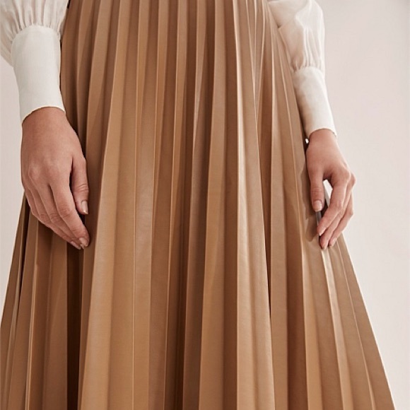COPY - Zara Leather Brown Tan Pleated Midi Skirt - Picture 4 of 8